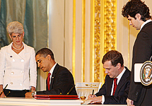 Obama's Moscow Visit: Presidents Medvedev and Obama Signing Documents