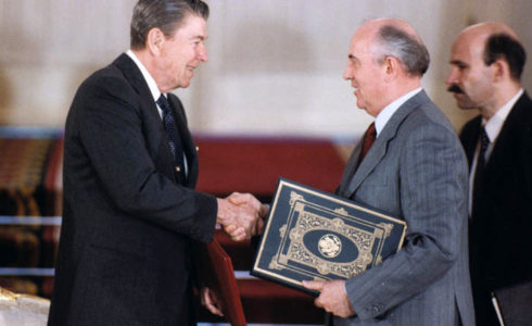 President Reagan and Soviet General Secretary Gorbachev shake hands after signing the INF Treaty. (Src: Wikimedia Commons)