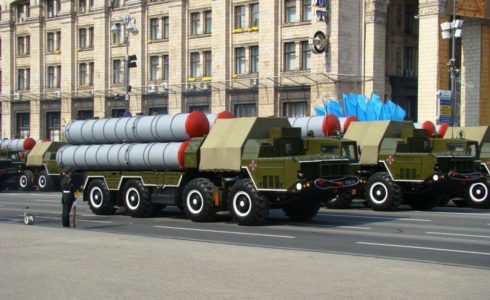 Ukraine S-300 SAM during the Independence Day parade in Kiev, 2008 (Src; Wikimedia Commons)