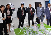 Group around a model of a nuclear facility