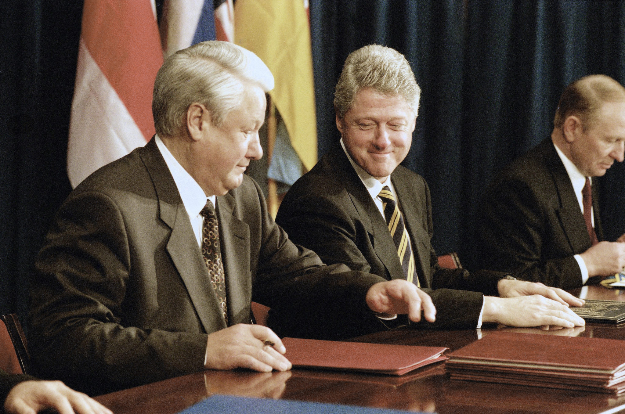 1994 год меморандум. Подписание Будапештского меморандума 1994 года. Кучма и Будапештский меморандум. 1994 Будапешт меморандум. Меморандум в Будапеште 1994 год.