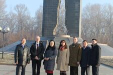 Margarita Kalinina-Pohl, Masako Toki and other colleagues at the "Stronger than Death" Monument in Semey, Kazakhstan (2014)