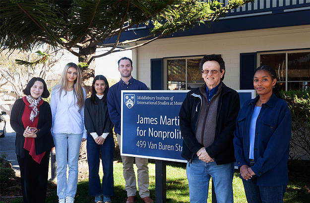 Students with Dr. Potter and Masako Toki in front of the CNS sign outside