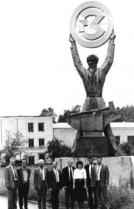 Large statue with the group in front of it.